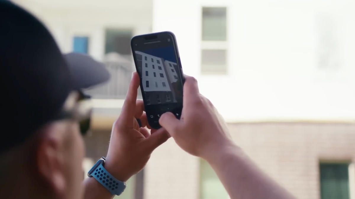 Contractor using walkthrough to generate a job site reporting from AI.